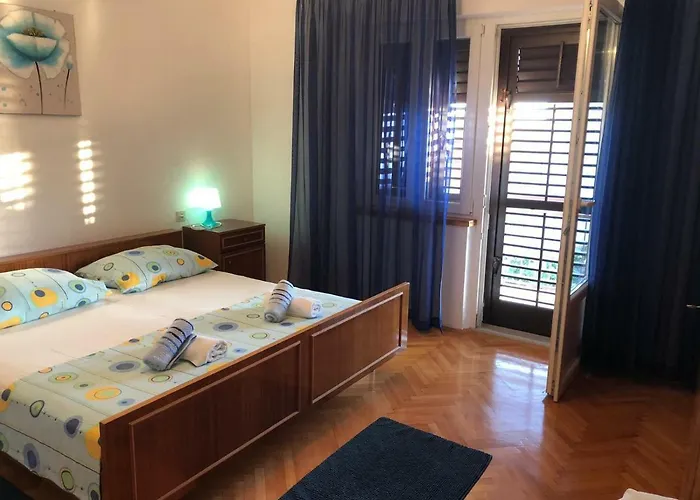 Daz * Μακάρσκα